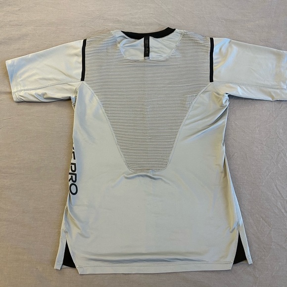 Nike Pro Aeroadapt Men's Training T-shirt - Small - Picture 2 of 10
